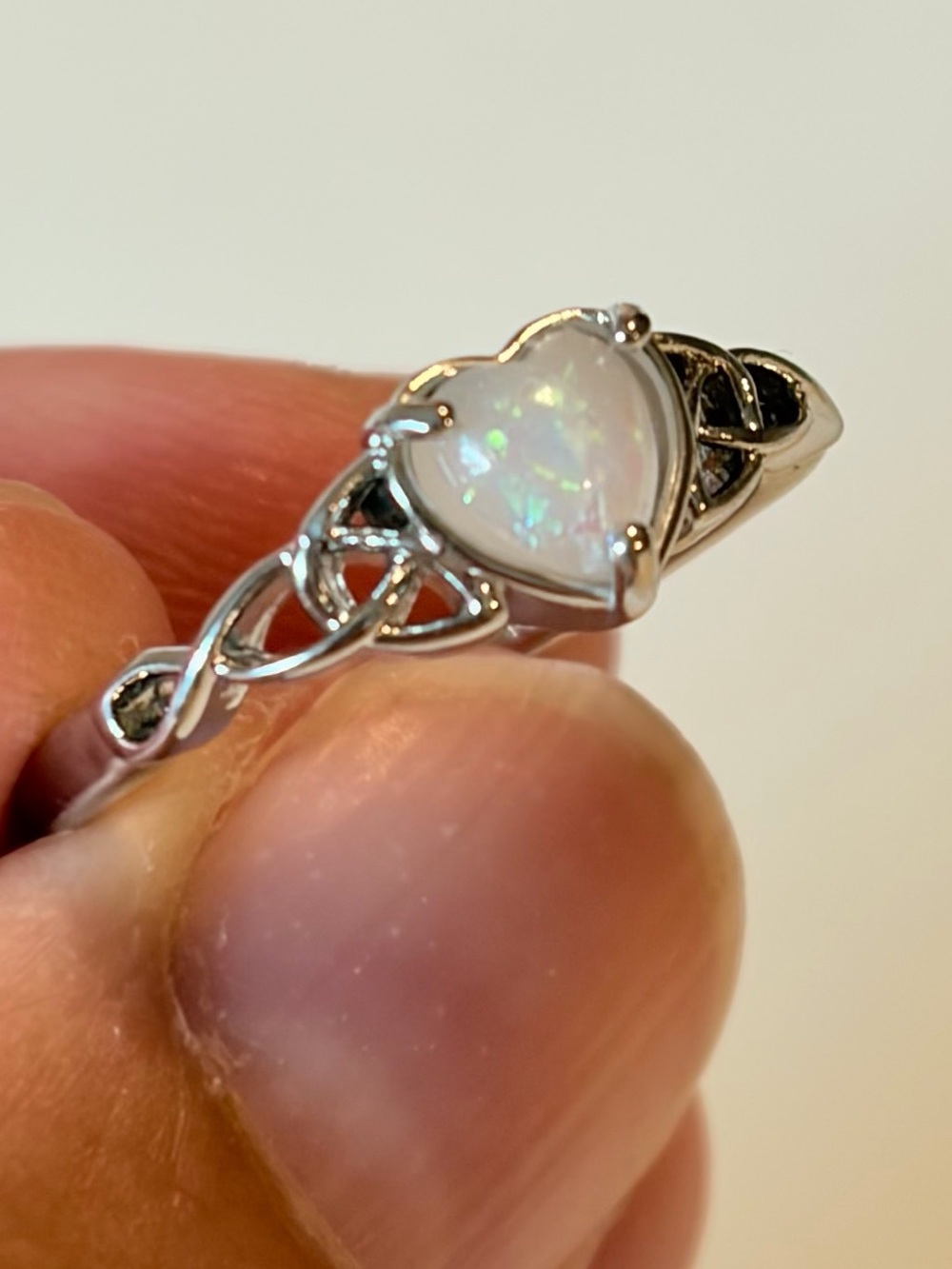 Coquettish Simulated Acrylic Heart Ring. - Picture 4 of 5